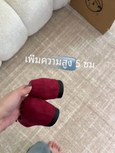 รองเท้าส้นเตี้ย Mary Janes สีแดง ทรงเรโทร สำหรับผู้หญิง รองเท้าส้นเตี้ยแบบสวมหัวกลม หนังเทียม ยาง พื้นรองเท้าเสริมส้น สวมใส่สบาย