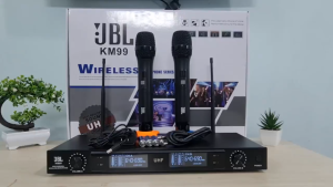 Micro Karaoke Không Dây JBL KM99 Âm thanh sống động – giọng hát sáng rõ ràng