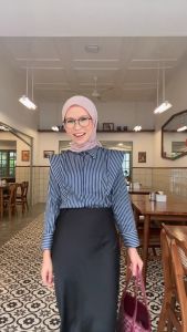 VELLA SHIRT: Kemeja Wanita Nyaman & Tahan Lama