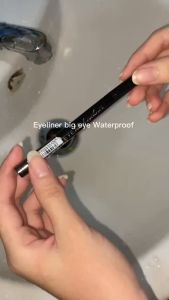 Eyeliner Big Eye Cair Warna Hitam Anti Air Waterproof Tahan Lama