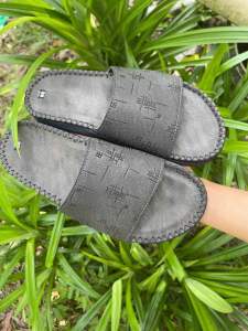 Dép khâu thời trang in dập lô gô đẹp