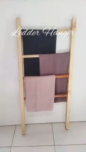 Ladder Hanger Kayu: Gantungan Sajadah Praktis & Serbaguna