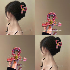คลิปหนีบผมถักสีแดงสไตล์เกาหลีพร้อมตัวอักษรสีทอง คลิปหนีบผมด้านข้างหวานๆ สำหรับผู้หญิง คลิปหนีบผมแบบทันสมัย ​​เครื่องประดับผม