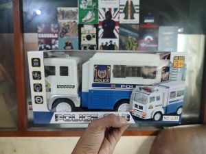 Mainan mobil polisi baterai jalan ada musik dan lampu