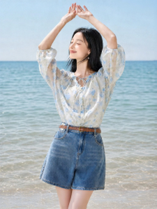 OSA | French Floral Three-quarter Sleeve V-neck Tie-front Blouse Two-piece Set