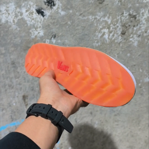 Sepatu Putih Pria Wanita Sneakers Casual Cowok Keren Trendy Kekinian buat Gaya Santai dan Kerja