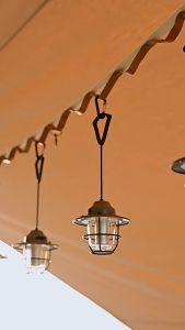 ไฟแคมป์ปิ้ง ไฟLED ย้อนยุค Type-C LED ชาร์จได้ IPX4 กันน้ำ หลายความสว่าง เร่ง-หรี่ได้ โคมไฟตั้งแคมป์ ตะเกียงไฟ 2000Mah