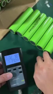 baterai lifepo4 32140 15ah new 5c Batterai Charger 18650 Li-ion 3.7v/4.2v - 6800mAh Warna Hijau Plus Ceper Paket Isi 2pcs Batterai Charger 18650 Li-ion 3.7v/4.2v - 6800mAh Warna Hijau Plus Ceper Paket Isi 2pcs