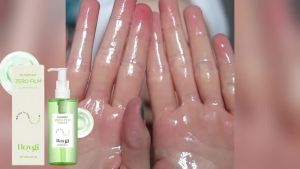Hoygi | HOYGI Mugwort Cleansing Oil Makeup Remover Dirt Deep Cleansing Pore Shrinking Refreshing Non Irritating Makeup Remover Oil 100ml