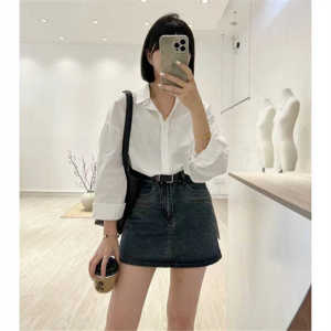 เสื้อเชิ้ตแขนยาวสีขาวสไตล์ฝรั่งเศสสำหรับผู้หญิงในช่วงฤดูร้อนปี 2024 เสื้อคลุมกันแดดแบบหลวมๆ สบายๆ ระดับไฮเอนด์