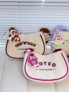 กระเป๋าตุ๊กตาสะพายไหล่กระเป๋าแบบหนีบแขนเด็กขนมปังรูปหมีสตรอเบอร์รี่ ราคาถูกว่า Movi Katie