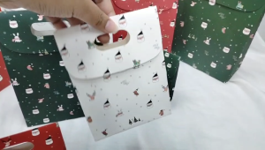 HUI ถุงใส่ของขวัญ ถุงกระดาษน่ารัก หูหิ้วรุ่นฝาปิดพับได้ ใส่ของชำร่วย ตามเทศกาส พร้อมส่งด้วน