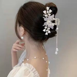 Elegant Large Butterfly Tassel Hair Clip Womens Summer Fashion Shark Clamp Hair Accessories Chignon Hairpin Back of Head