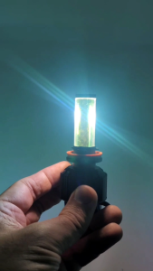 หลอดไฟหน้า LED สำหรับมอเตอร์ไซค์ ขั้ว H11 / H8 กระแสไฟ 8-32V DC กำลังไฟ 30W มีพัดลม (1ชิ้น) ฟรี!โคมหลอด 1ชิ้น โดย Xmsr