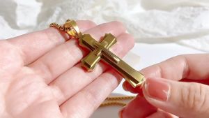 Sinboia สร้อยคอจี้ไม้กางเขนสีทอง/ดํา/เงินสําหรับผู้ชายผู้หญิงเครื่องประดับสะโพกป๊อปไม่ซีดจาง