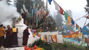 250g 药供食子Smoke Offering Incense Puja Incense 甘露食子 煙供食子 烟供食子 药供食子塔香上供下施火供 五色布寶塔 药供 烟供 五色布宝塔吽字种子字