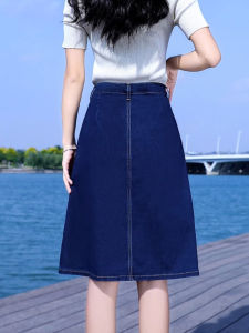 กระโปรงยีนส์ทรงเอเอวสูง กระโปรงทรงเอเข้ารูป ผ้าฝ้ายผสม PU สำหรับผู้หญิงในช่วงฤดูร้อน สไตล์ใหม่ 2025 กระโปรงทรงเอบาง