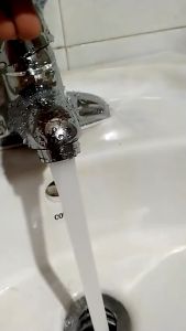 Vòi rửa mặt nóng lạnh cắm chậu lavabo- Vòi rửa tay nóng lạnh 2 chân giá sỉ