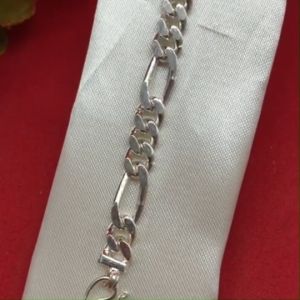 สร้อยข้อมือลายเลสเกือกม้า ความยาว 6.5 นิ้ว ชุบเงิน ใส่ได้ทุกโอกาส ใส่อาบน้ำได้ งานสวย พร้อมส่ง รูปถ่ายจากสินค้าจริง