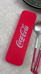 Coca-Cola | Bộ Đồ Ăn Bằng Thép Không Gỉ Coca Cola Bộ Dao Kéo Di Động Thân Thiện Với Môi Trường Với Đũa Và Thìa Dành Cho Trường Học Du Lịch Cắm Trại