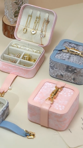 Embroidery Flower Jewelry Box Portable Jewelry Organiser for Necklace Ring and Earring Womens Essential Small Travel