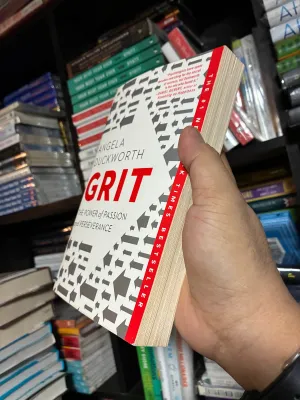 GRIT: THE POWER OF PASSION AND PERSEVERANCE by ANGELA DUCKWORTH (PAPERBACK)