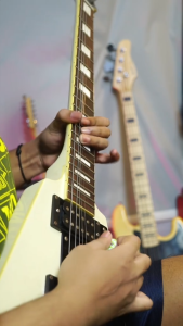 Gitar Kowe Seri V410 SR Model V Series Terbaru