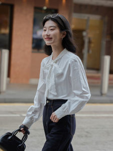 Mixd | Áo Sơ Mi Tay Dài Cổ Đính Nơ Trắng Phong Cách Pháp Elegante