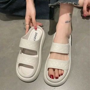 READY STOCK ELynA Sentosy Sandal Womens Kasut Shoes Slipper Lady Perempuan Flip Flops Fashion Sandals Tapak Rata Sandal plus size sederhana sports Kasut Perempuan Kasut Wanita