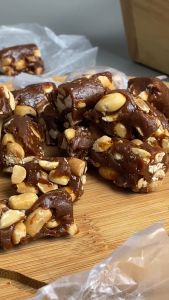 1 ห่อ - ทอฟฟี่ถั่วกรอบเอกชัย หุ้น ถั่วกรอบเอกชัยสาลี่สุพรรณ