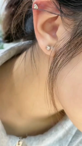 Dụng cụ bấm lỗ tai dùng 1 lần dụng cụ bấm khuyên tai