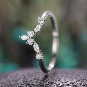 Huitan Exquisite V Design Womens Ring with Shiny CZ Simple Stylish Daily Wear Accessories 3 Metal Colors Fashion Girls Jewelry