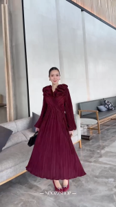 NOOZZSHOP 6411537 เดรสยาวผ้าพลีท แขนยาว ดีเทลงานรอบคอเสื้อ