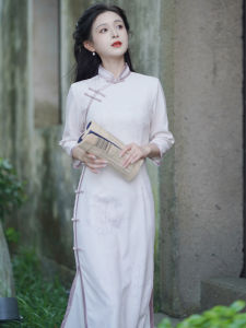 ชุดกี่เพ้าแขนยาวสีม่วงหรูหราสำหรับสาวน้อย ฤดูใบไม้ร่วง 2025 ชุดกี่เพ้าสไตล์วินเทจจากสาธารณรัฐจีนใหม่ ชุดกี่เพ้าสีม่วงหรูหราสำหรับวัยรุ่น