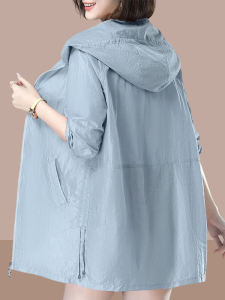 เสื้อคลุมกันแดดไหมน้ำแข็งแฟชั่นสำหรับผู้หญิงไซส์ใหญ่ แขนยาว ปกโปโล ปิดซิป ปกติ ฤดูร้อน 2025 เสื้อคลุมกันแดดแบบยาวปานกลางสำหรับคุณแม่วัยกลางคน