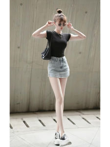 กระโปรงยีนส์เอวสูงสไตล์วินเทจสำหรับผู้หญิง ฤดูร้อนปี 2025 ดีไซน์ใหม่ กระโปรงสั้นทรงเข้ารูปเข้ารูปได้หลากหลาย กระโปรงสั้นผ้ายืดคอตตอน