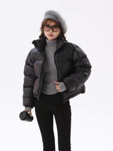 เสื้อแจ็คเก็ตขนเป็ดสีดำ ทรงสั้น สำหรับผู้หญิง ฤดูหนาว 2025 ใหม่ ขนเป็ดสีขาว ขนาดเล็ก เสื้อคลุมแบบขนมปัง เสื้อคลุมผู้หญิง