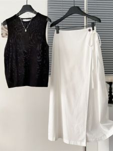 French Minimalist Luxury Set Womens Spring New Sleeveless Hollow Design Top Pure Color Half-length Skirt Two-piece Set