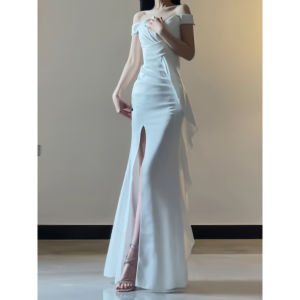 ชุดเดรสเกาะอกปาดไหล่เรียบหรูสไตล์ฝรั่งเศสแบบใหม่ฤดูร้อนชุดเดรสแหวกข้างชายระบายชิคๆใส่ชงชาในชาสำหรับผู้หญิง