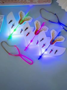 Đồ chơi phi tiêu hình máy bay có đèn led phát sáng đồ chơi trung thu bé rất thích