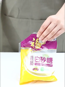 Klip Segel Penutup Snack / Penjepit Bungkusan Makanan dengan Corong / Food Sealing Clip + Nozzle Cap / Seal Kemasan Bumbu Dapur Cemilan Sereal Minyak Detergen Susu - HOMIA
