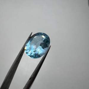 35001-ĐÁ TOPAZ XANH DƯƠNG ( THIÊN NHIÊN ) KHÔNG PHÁT QUANG ĐỎ DƯỚI TIA CỰC TÍM.