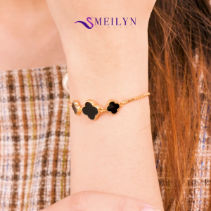 MEILYN Gelang Serut Tangan Kasual Wanita Motif Clover Daun Hitam Klasik Lapis Emas 0231250015