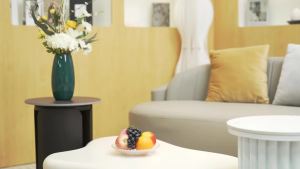 360° Adjustable Desktop Fan Hexagon Design 3 Speeds Quiet Strong Airflow USB Fan for Home Office Dorm Study Room