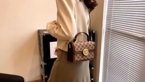 TAS SELEMPANG WANITA IMPORT / TAS WANITA IMPORT / TAS WANITA MODEL KEKINIAN IMPORT / TAS SELEMPANG IMPORT / TAS MOTIF TERBARU IMPORT / TAS BESTSELLER