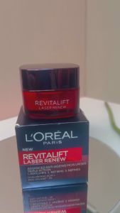 Kem dưỡng ngày Loreal Revitalift Laser chống lão hóa và sáng đều màu da 50ml