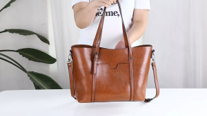 Tote Bag atau Selempang Wanita KULIT Import Terbaru CP 375