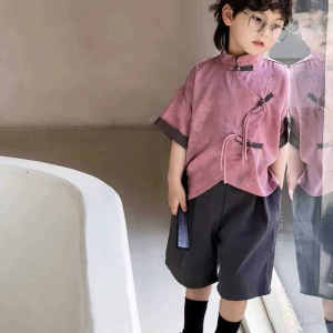 ชุดเด็กชายสไตล์จีนใหม่ฤดูร้อน 2025 เสื้อแขนสั้นคอตั้งปักผูกกางเกงขายาวสองชิ้น ชุดเด็กชายสไตล์จีน