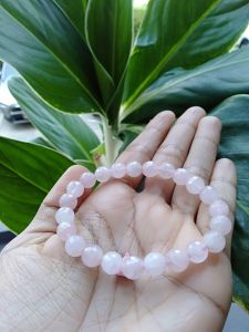 สร้อยข้อมือหินแท้โรสควอตแบบกลมและเจียเหลี่ยม