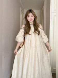 ชุดเดรสยาวคลุมเข่าแขนกุดสไตล์วันหยุดฝรั่งเศสสำหรับผู้หญิงไซส์ใหญ่ในช่วงฤดูร้อน ชุดเดรสยาวเอวสูงทรงหลวมๆ ปักลายดอกไม้